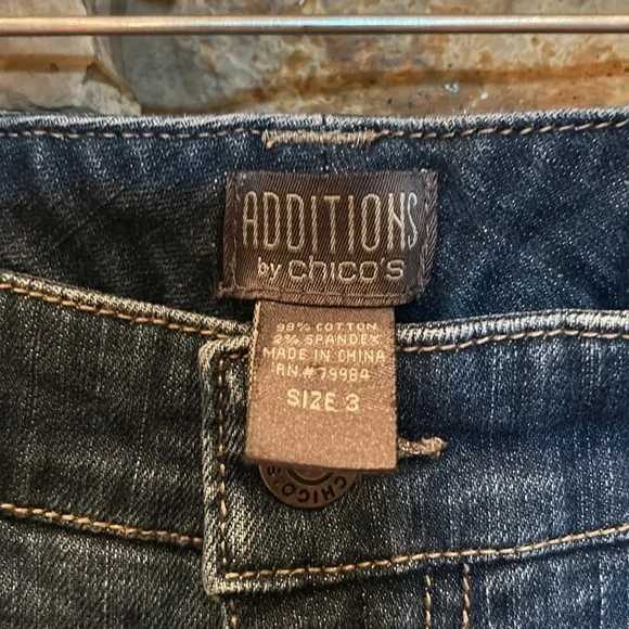 EUC CHICO’S Classic Blue Denim Capri Jeans. Size 16 = Chico’s 3. - Picture 2 of 6
